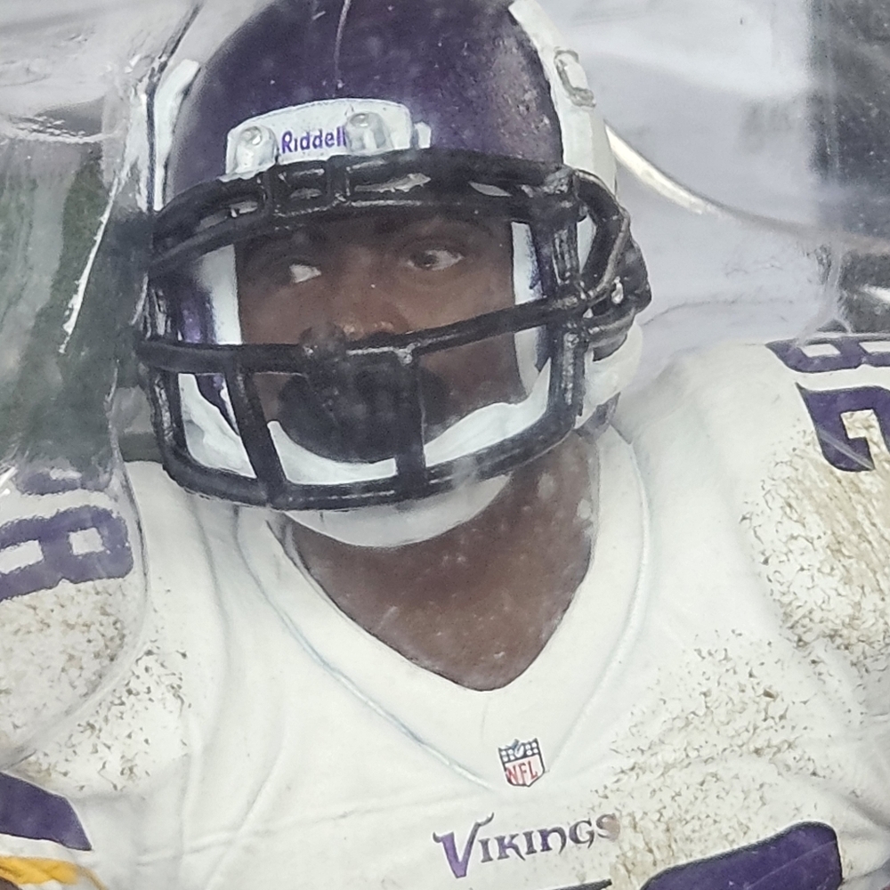 ADRIAN PETERSON RB MINNESOTA VIKINGS #28 OFFICIALLY LICENSED MCFARLANE NFL 34 - Picture 3 of 9